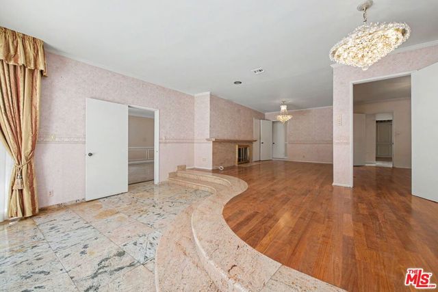 108 N Thurston Avenue, Los Angeles, CA 90049