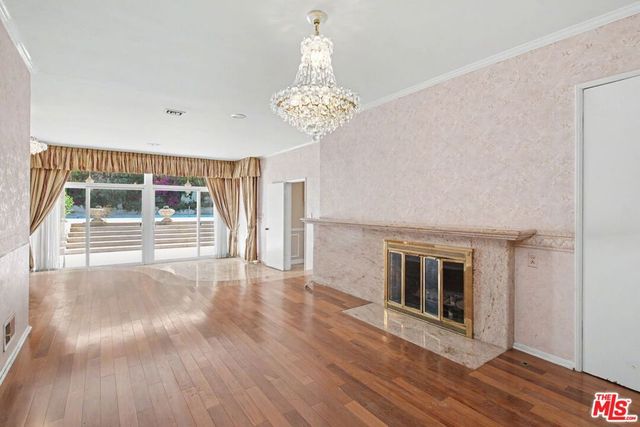 108 N Thurston Avenue, Los Angeles, CA 90049