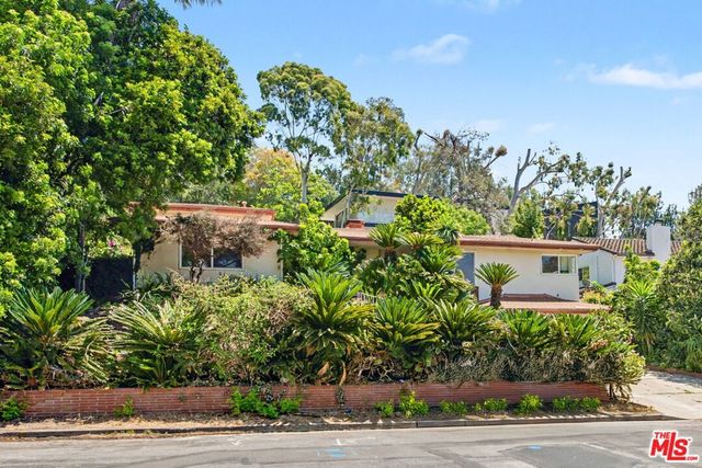 108 N Thurston Avenue, Los Angeles, CA 90049