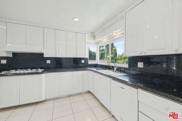 108 N Thurston Avenue, Los Angeles, CA 90049