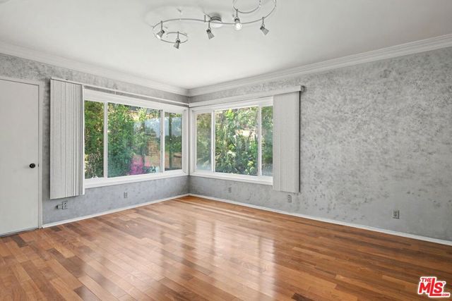 108 N Thurston Avenue, Los Angeles, CA 90049