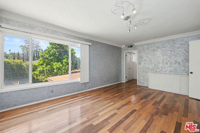 108 N Thurston Avenue, Los Angeles, CA 90049