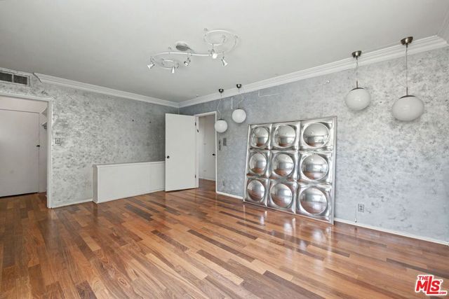 108 N Thurston Avenue, Los Angeles, CA 90049