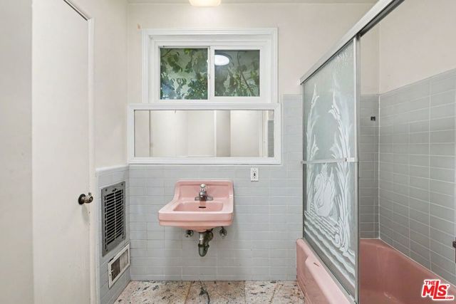 108 N Thurston Avenue, Los Angeles, CA 90049
