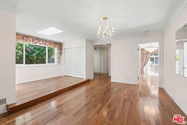 108 N Thurston Avenue, Los Angeles, CA 90049