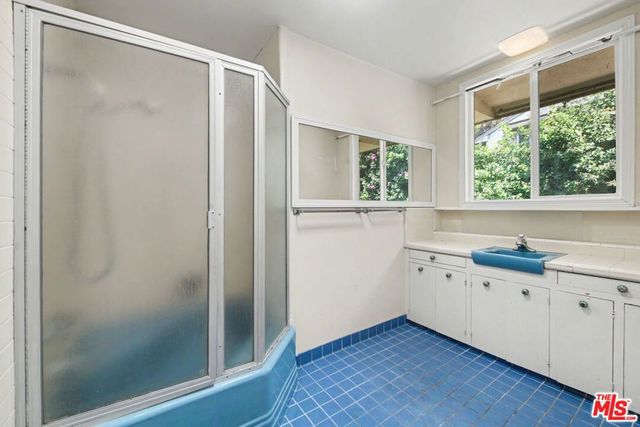 108 N Thurston Avenue, Los Angeles, CA 90049