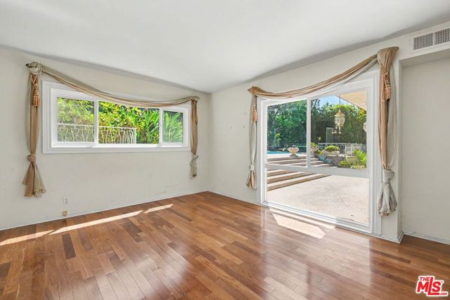 108 N Thurston Avenue, Los Angeles, CA 90049