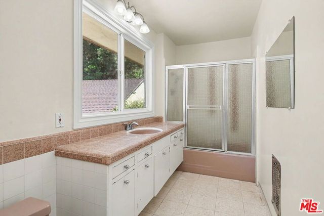 108 N Thurston Avenue, Los Angeles, CA 90049