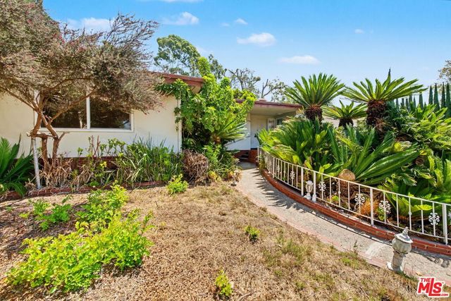 108 N Thurston Avenue, Los Angeles, CA 90049