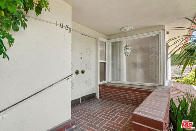 108 N Thurston Avenue, Los Angeles, CA 90049