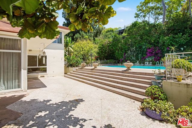 108 N Thurston Avenue, Los Angeles, CA 90049