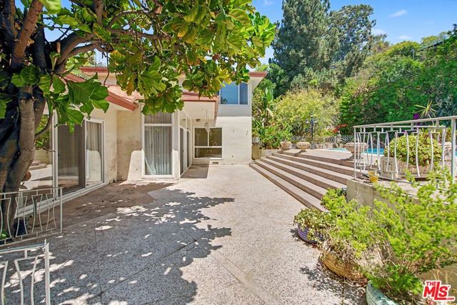 108 N Thurston Avenue, Los Angeles, CA 90049
