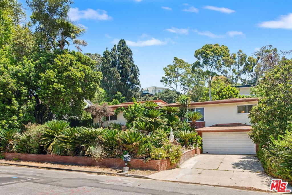 108 N Thurston Avenue, Los Angeles, CA 90049