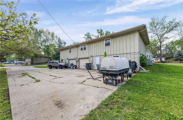 1901 & 1903 SW Skyline Drive, Blue Springs, MO 64015