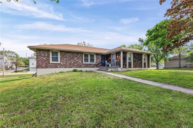 1901 & 1903 SW Skyline Drive, Blue Springs, MO 64015