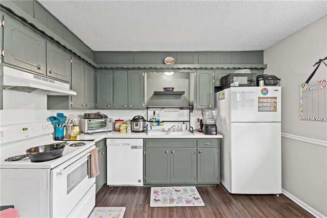 1901 & 1903 SW Skyline Drive, Blue Springs, MO 64015