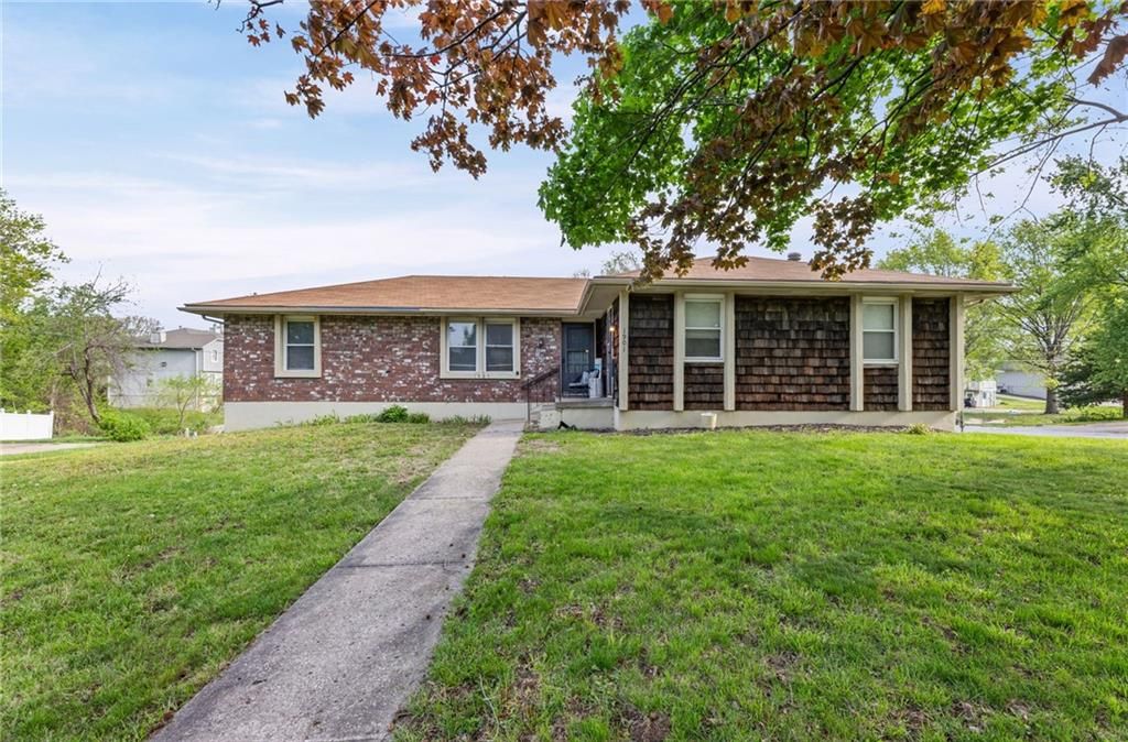 1901 & 1903 SW Skyline Drive, Blue Springs, MO 64015