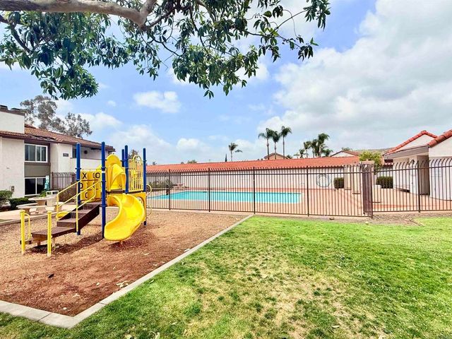 9877 Caspi Gardens Dr 8, Santee, CA 92071