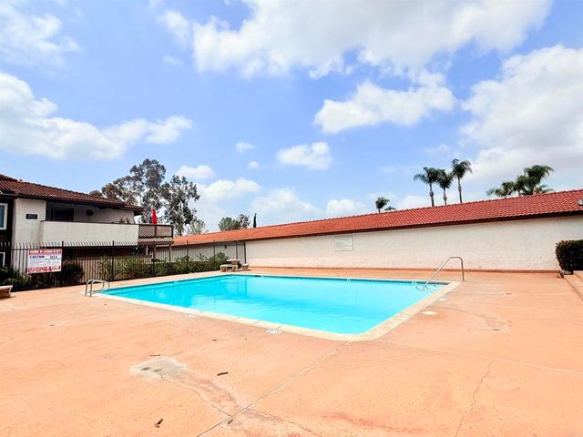 9877 Caspi Gardens Dr 8, Santee, CA 92071