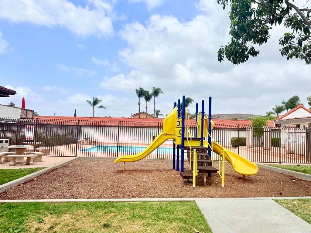 9877 Caspi Gardens Dr 8, Santee, CA 92071