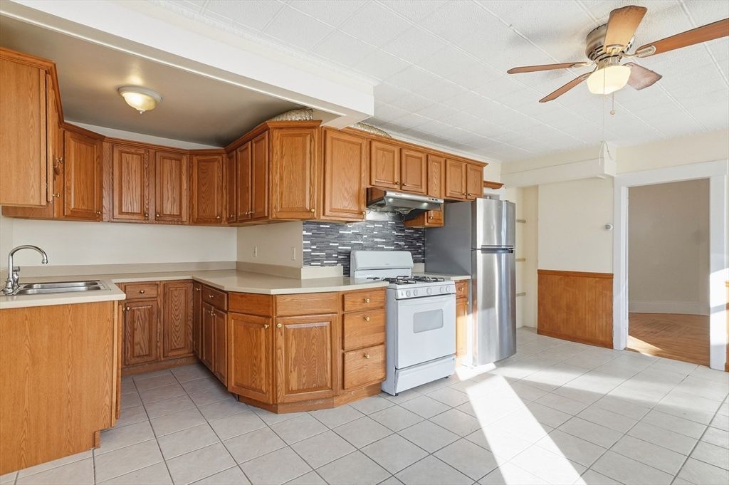 223 School St 1, Lowell, MA 01854