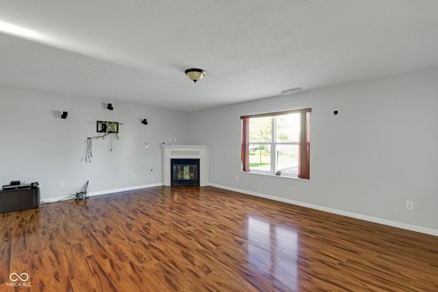6553 Hunters Ridge S, Zionsville, IN 46077