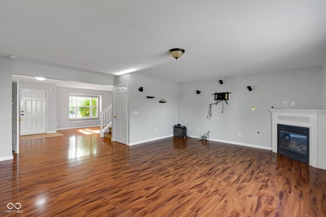6553 Hunters Ridge S, Zionsville, IN 46077