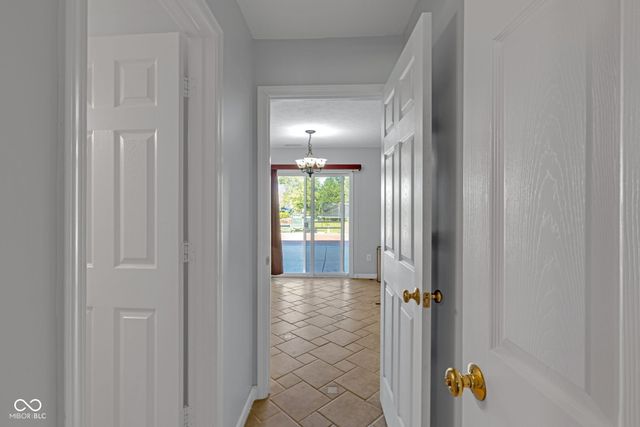 6553 Hunters Ridge S, Zionsville, IN 46077