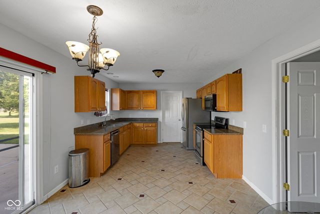 6553 Hunters Ridge S, Zionsville, IN 46077