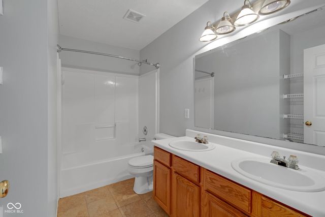 6553 Hunters Ridge S, Zionsville, IN 46077
