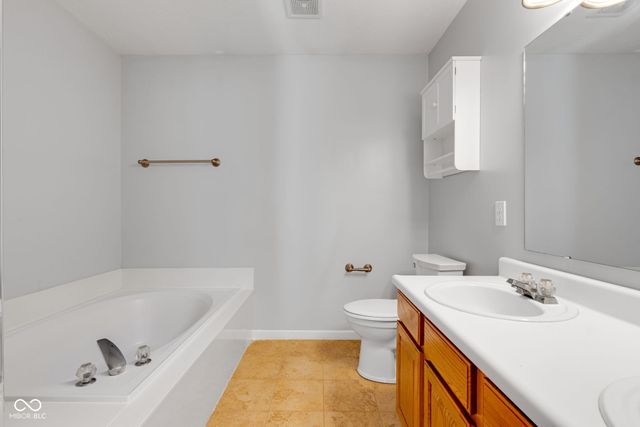 6553 Hunters Ridge S, Zionsville, IN 46077