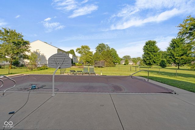 6553 Hunters Ridge S, Zionsville, IN 46077