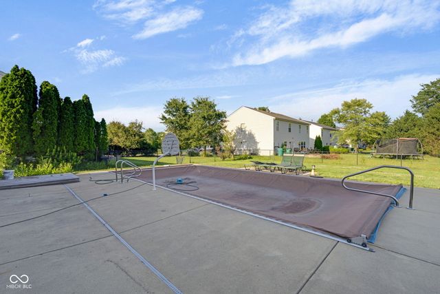 6553 Hunters Ridge S, Zionsville, IN 46077