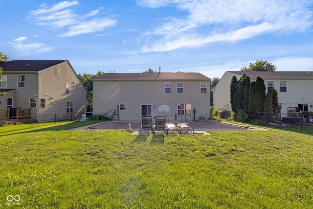 6553 Hunters Ridge S, Zionsville, IN 46077