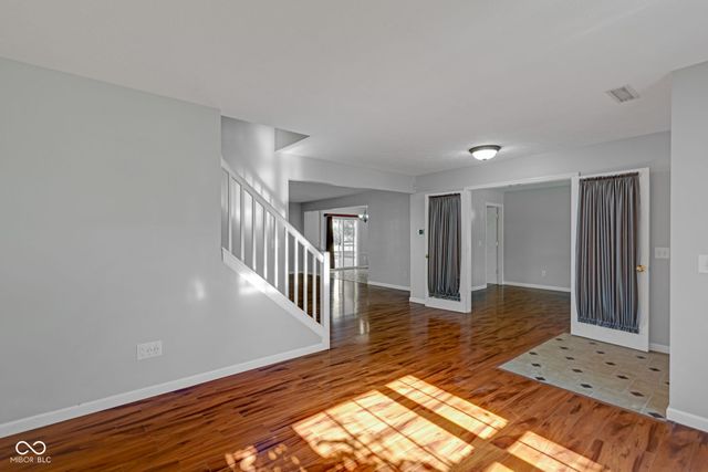 6553 Hunters Ridge S, Zionsville, IN 46077