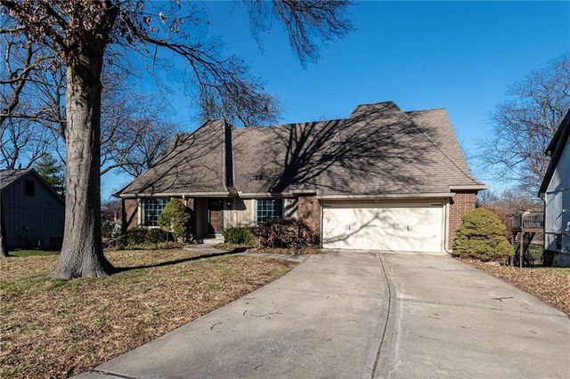 8280 W 117th Street, Overland Park, KS 66210