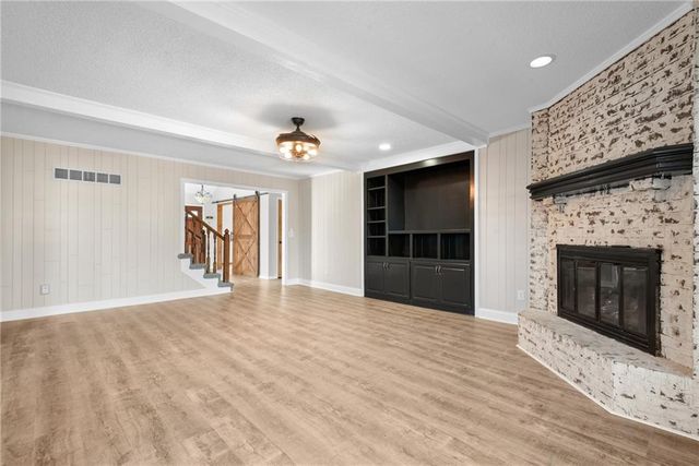 8280 W 117th Street, Overland Park, KS 66210