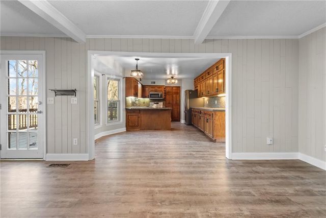 8280 W 117th Street, Overland Park, KS 66210