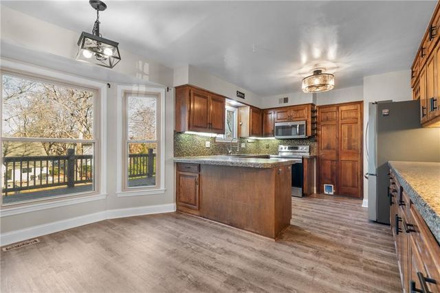 8280 W 117th Street, Overland Park, KS 66210