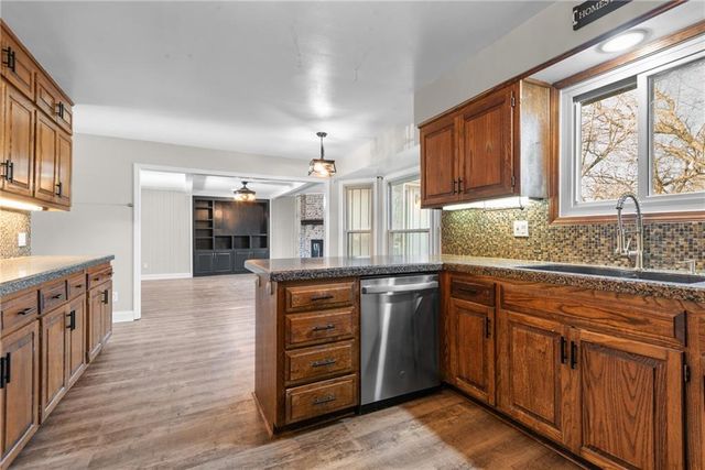 8280 W 117th Street, Overland Park, KS 66210