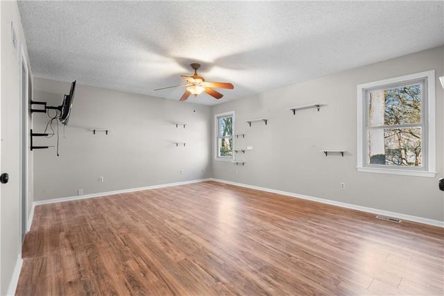 8280 W 117th Street, Overland Park, KS 66210