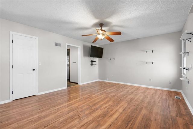 8280 W 117th Street, Overland Park, KS 66210