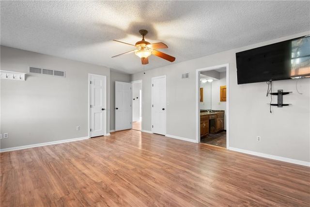 8280 W 117th Street, Overland Park, KS 66210