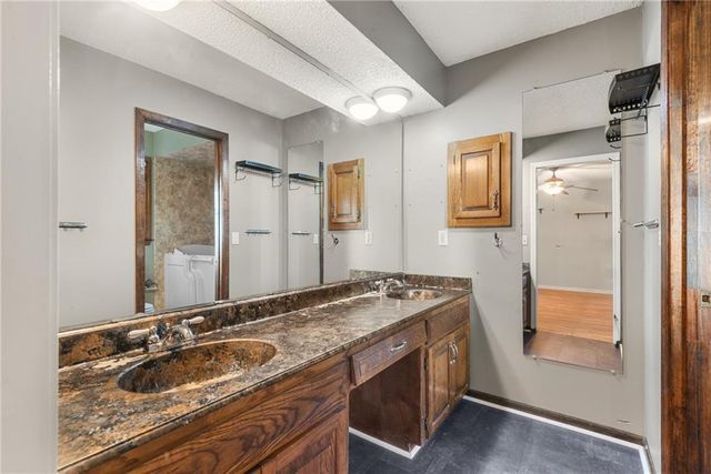 8280 W 117th Street, Overland Park, KS 66210