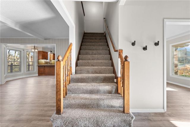 8280 W 117th Street, Overland Park, KS 66210