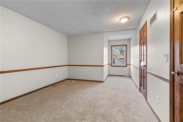 8280 W 117th Street, Overland Park, KS 66210