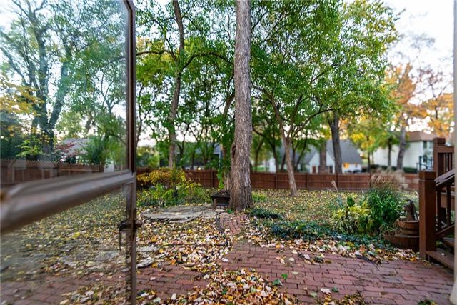 8280 W 117th Street, Overland Park, KS 66210