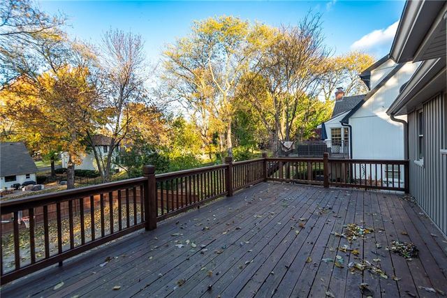 8280 W 117th Street, Overland Park, KS 66210