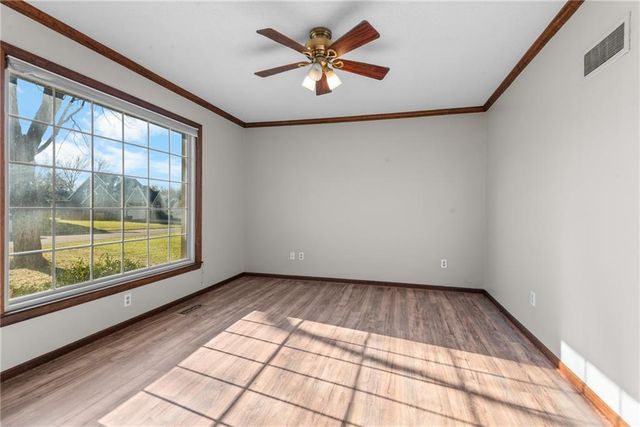 8280 W 117th Street, Overland Park, KS 66210