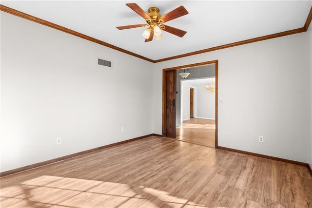 8280 W 117th Street, Overland Park, KS 66210